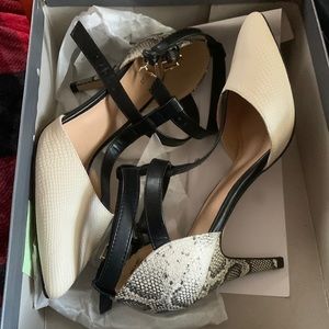 NWT Apt 9 dress heels. Snakeskin print size 8